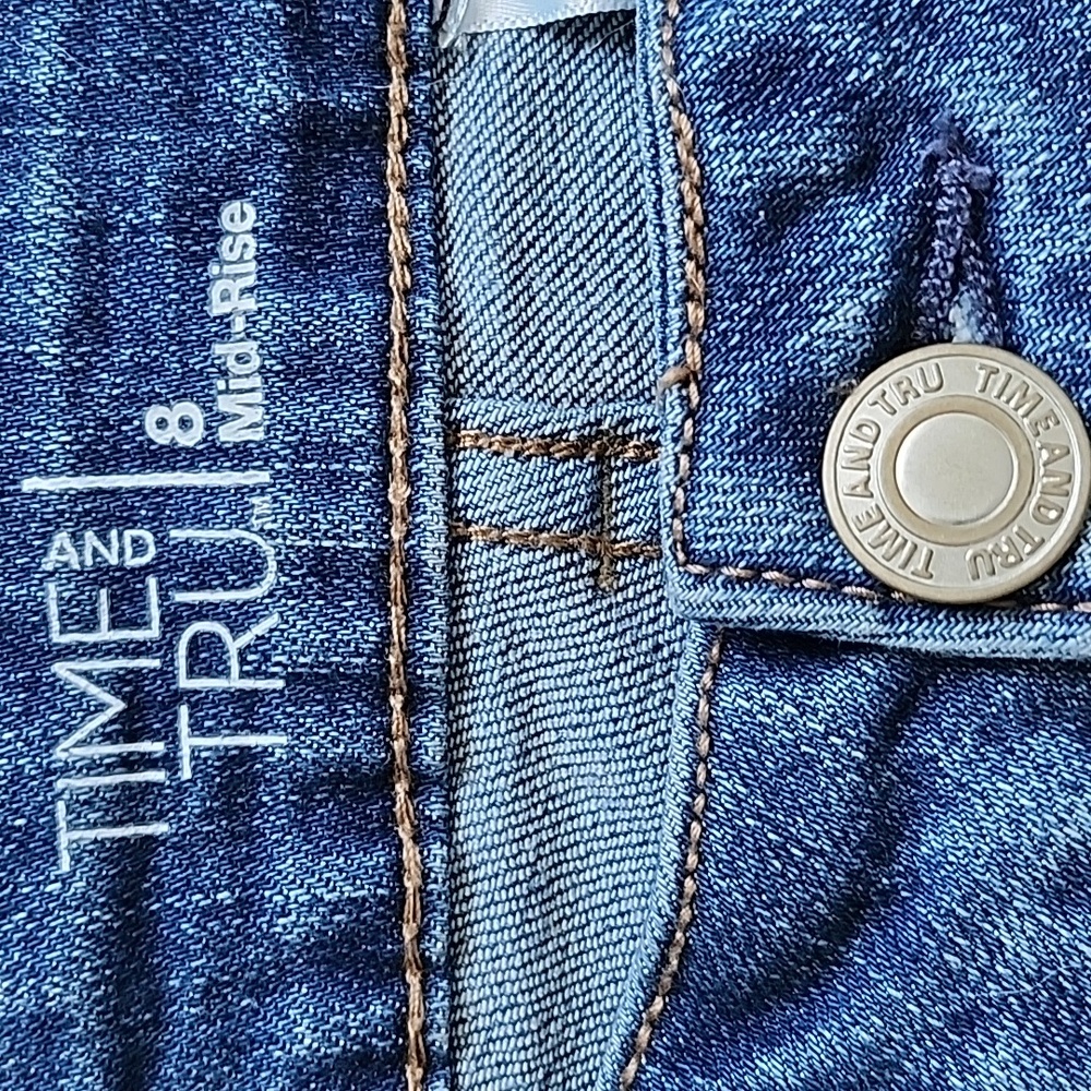 Time and Tru denim shorts Size 8 mid-rise - Picture 4 of 8
